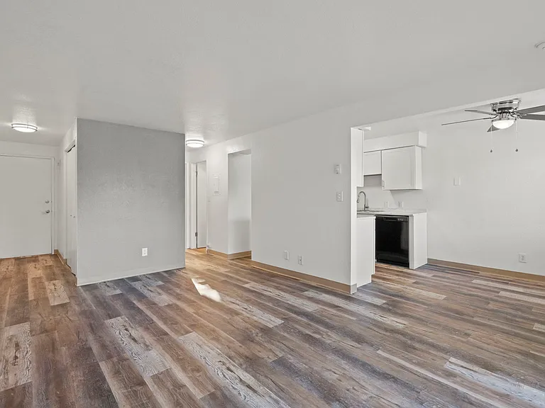 Park Ridge Apartments — Photo 8