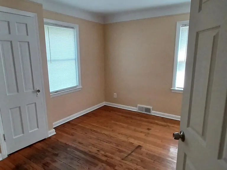 14592 Whitcomb St — Photo 5
