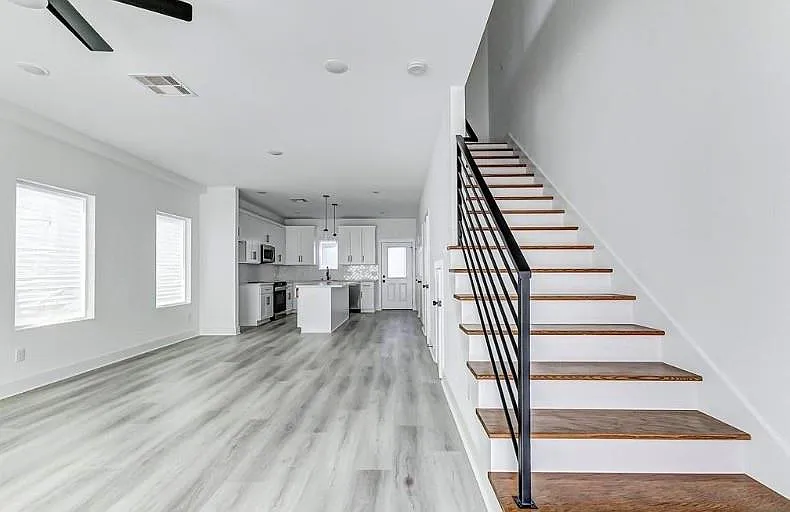 3 bed, 2.5 bath, 2819 sqft, $1,950 — Photo 4