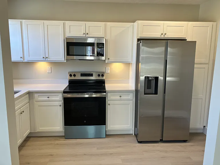1140 Illinois Ave #4 — Photo 2