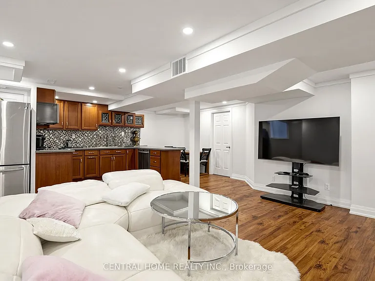 307 Alex Doner Dr N #1 — Photo 10