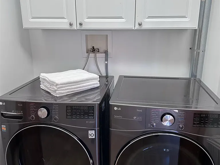 322 E Beech St — Photo 16