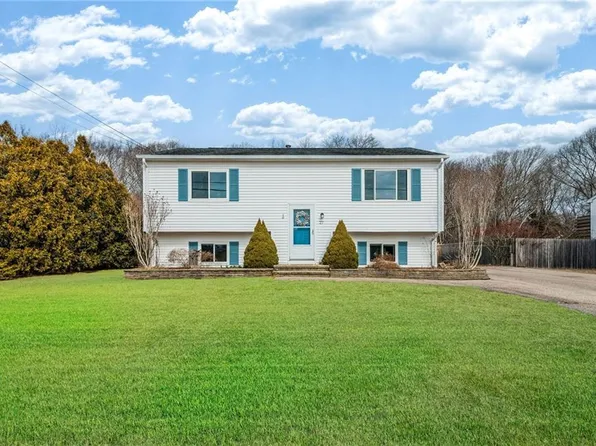 27 Saundra Dr, Westerly, RI 02891