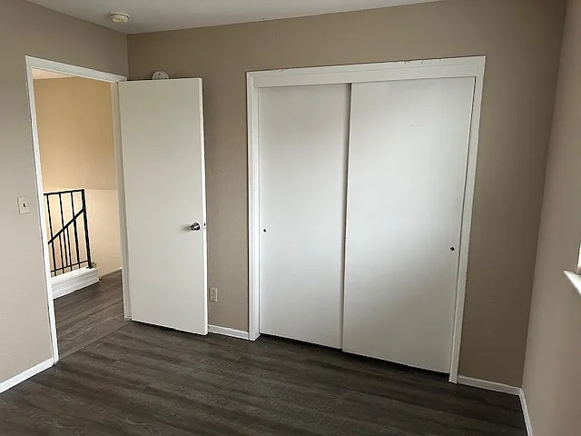 1921 Bridgewood Way - - — Photo 2
