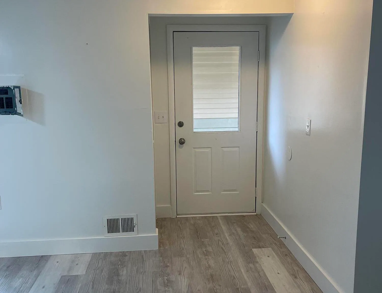 2 bed, 1033 sqft, $2,300 — Photo 3