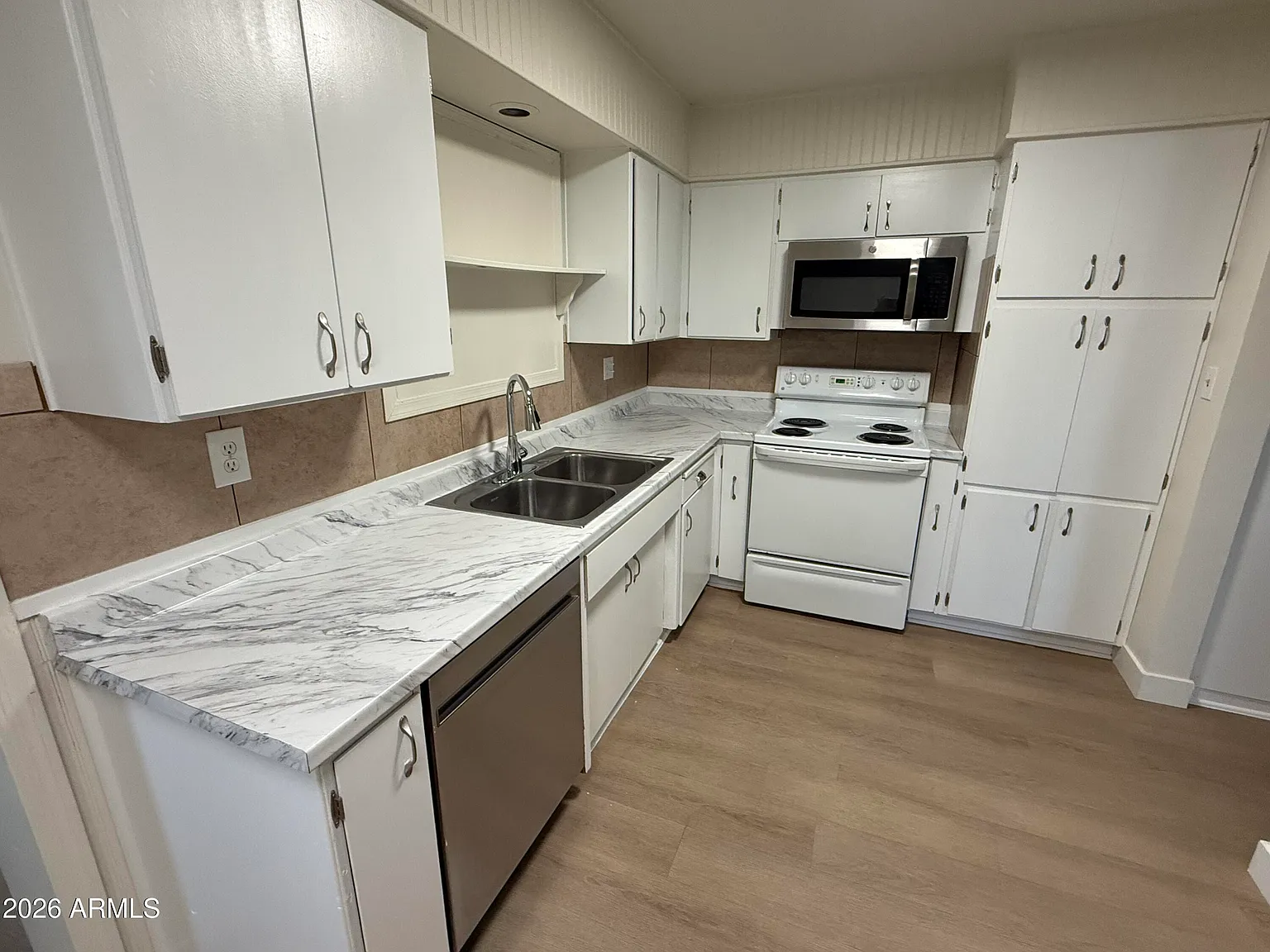 4 bed, 2.0 bath, 1542 sqft, $2,045 — Photo 2