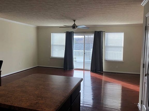 3rd image of 212 Summerfield Dr