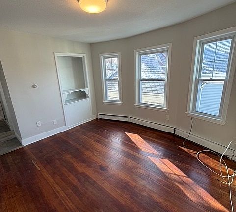 2nd image of 87 Webster St APT 5