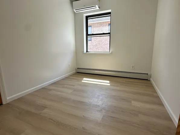 4347 163rd St Floor 2, Flushing, NY 11358