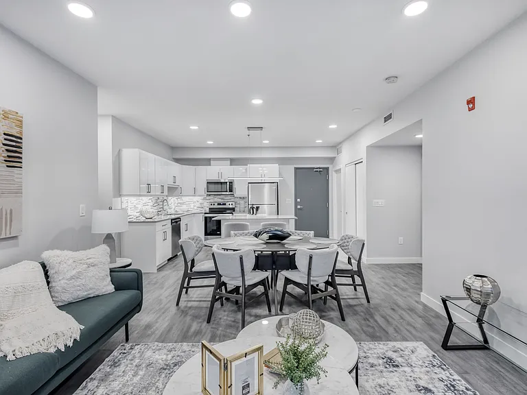 1590 Warde Ave — Photo 3