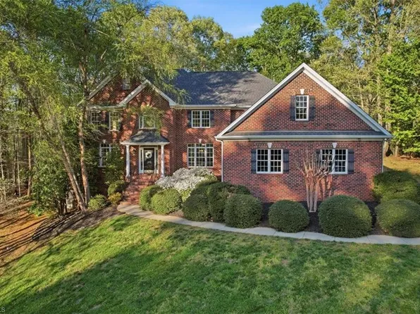 2218 Brigham Rd, Greensboro, NC 27409