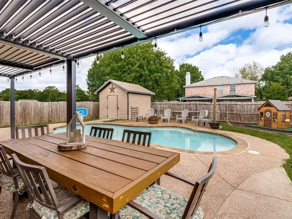 6015 Pietro Dr, Grand Prairie, TX 75052
