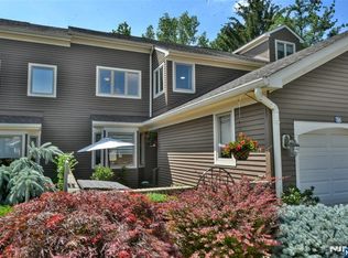 266 Westervelt Ln, Mahwah, NJ 07430