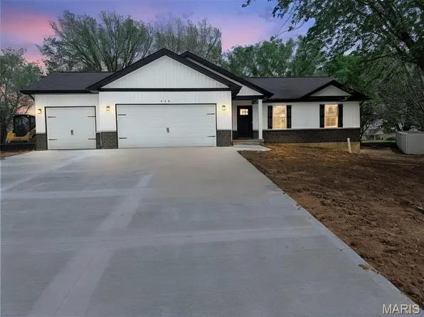 400 Chantilly Ct, Warrenton, MO 63383