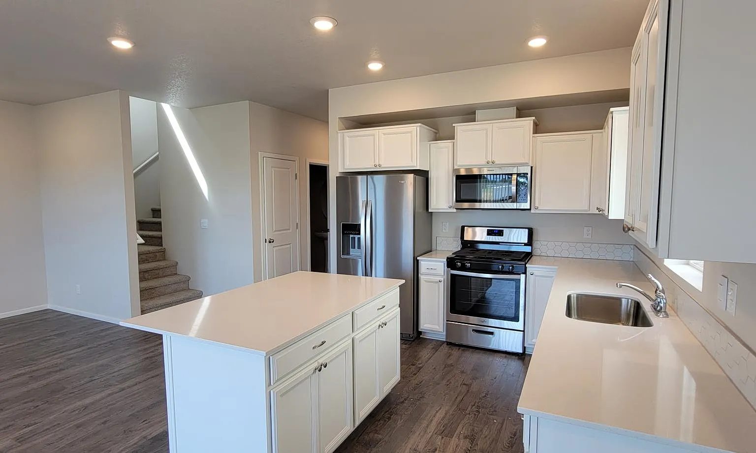 4 bed, 1880 sqft, $2,795 — Photo 4