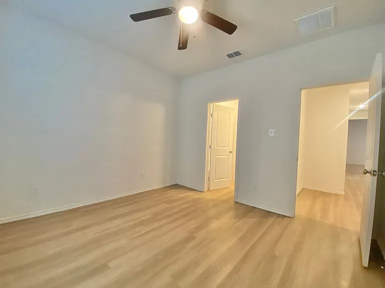 5547 Itasca St — Photo 15