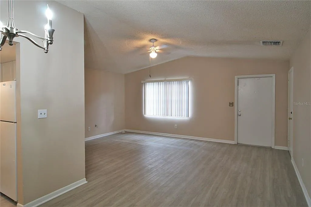 3 bed, 2.0 bath, 1200 sqft, $2,200 — Photo 3