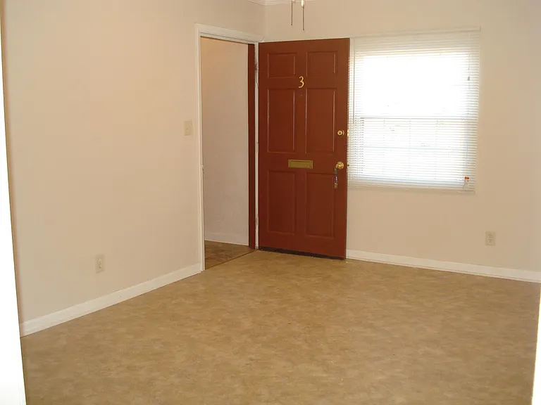 701 Alexander St — Photo 2