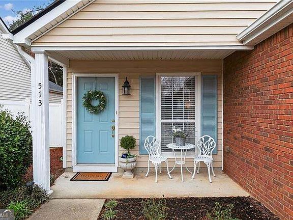 2nd image of 513 Stanford Pl