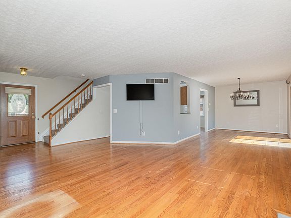 4th image of 1041 Rose Cir