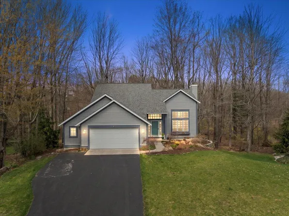 1983 Woodlark Dr, Holland, MI 49424