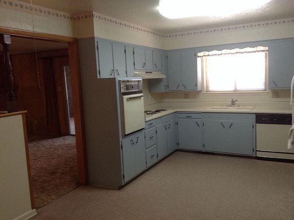 3rd image of 614 W Hervey Dr