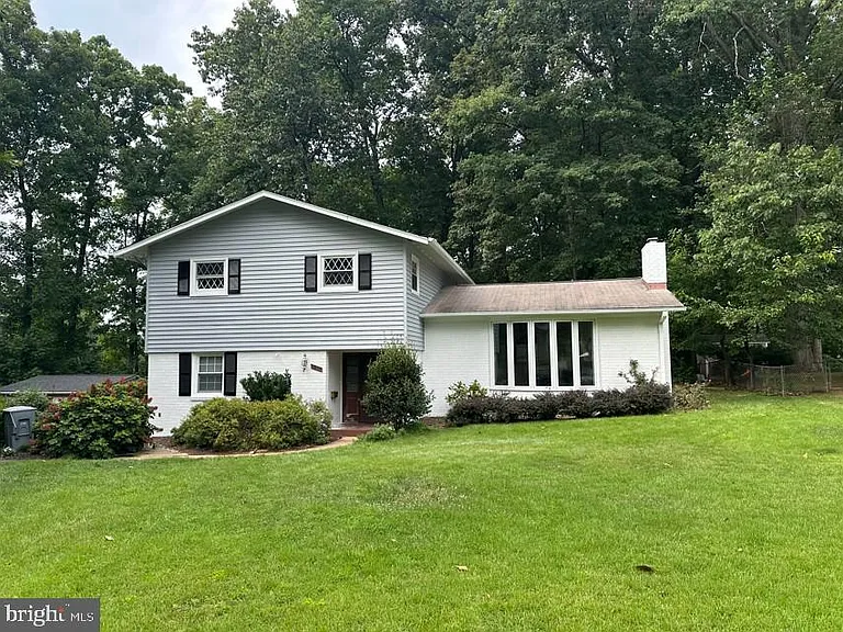 6810 Fern Ln — Photo 1