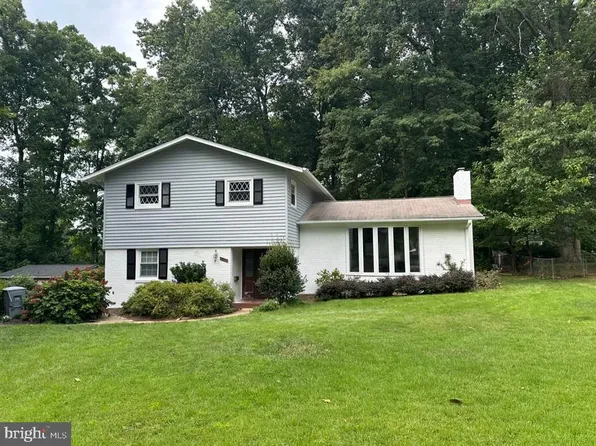 6810 Fern Ln, Annandale, VA 22003