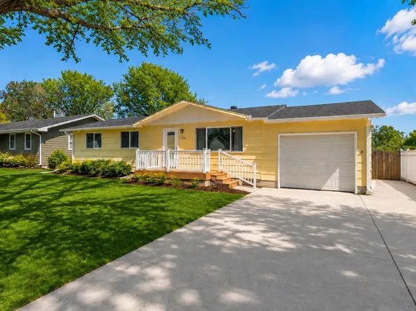 1106 Maberly St, Holdrege, NE 68949