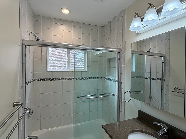 222 Massachusetts Ave — Photo 9