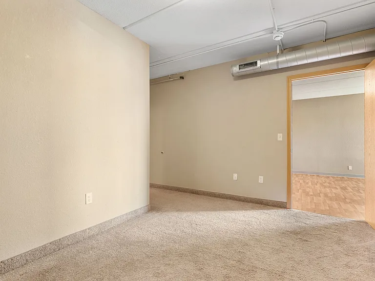 E Street Flats - Student Housing — Photo 64