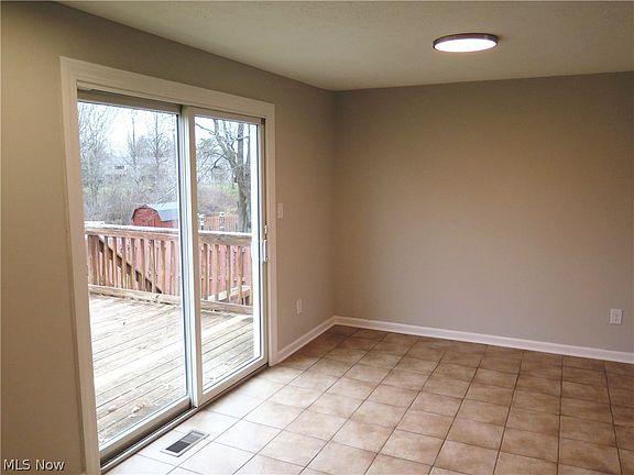 5th image of 22266 Lorraine Dr