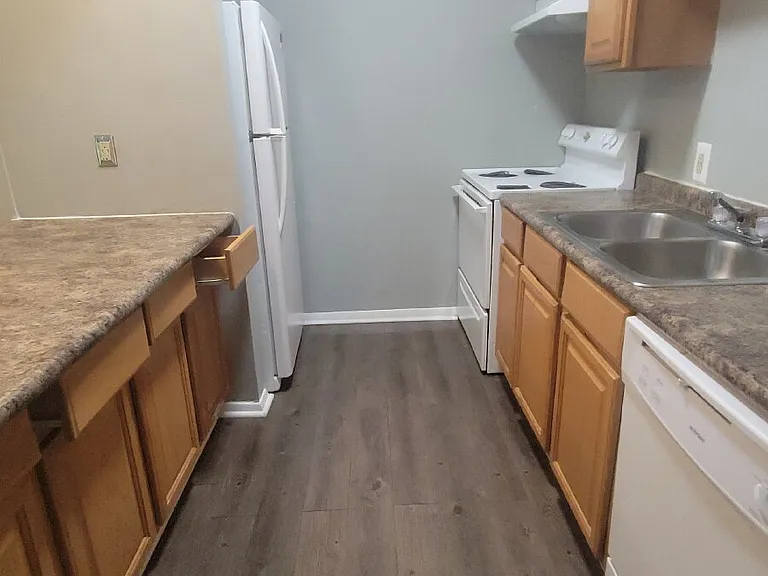 900 Candlewood Dr NW #D — Photo 5