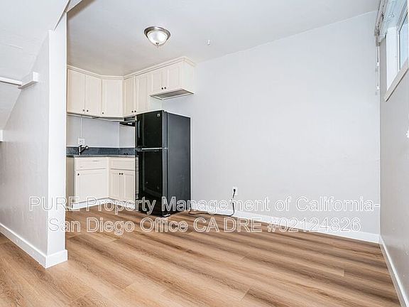 4th image of 1051.5 Grand Ave