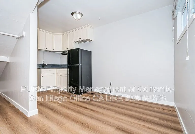 1051.5 Grand Ave — Photo 4
