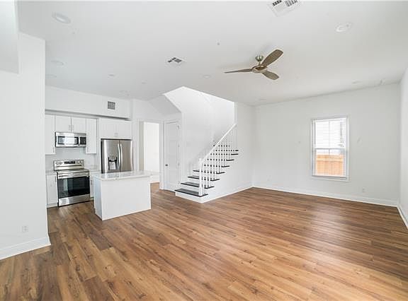 2nd image of 2119 Chippewa St
