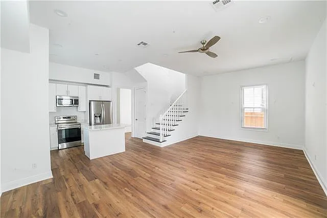 2119 Chippewa St — Photo 2