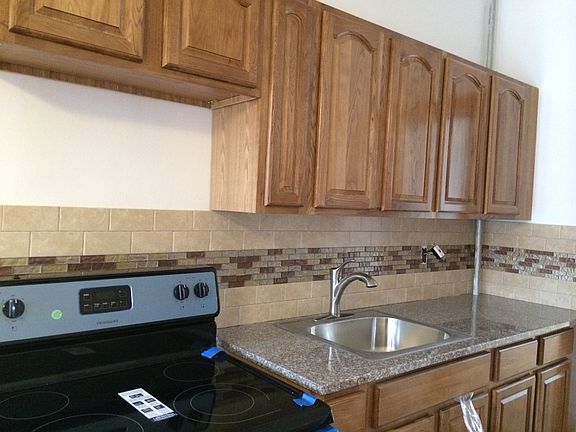 2nd image of 559 Putnam Ave #2