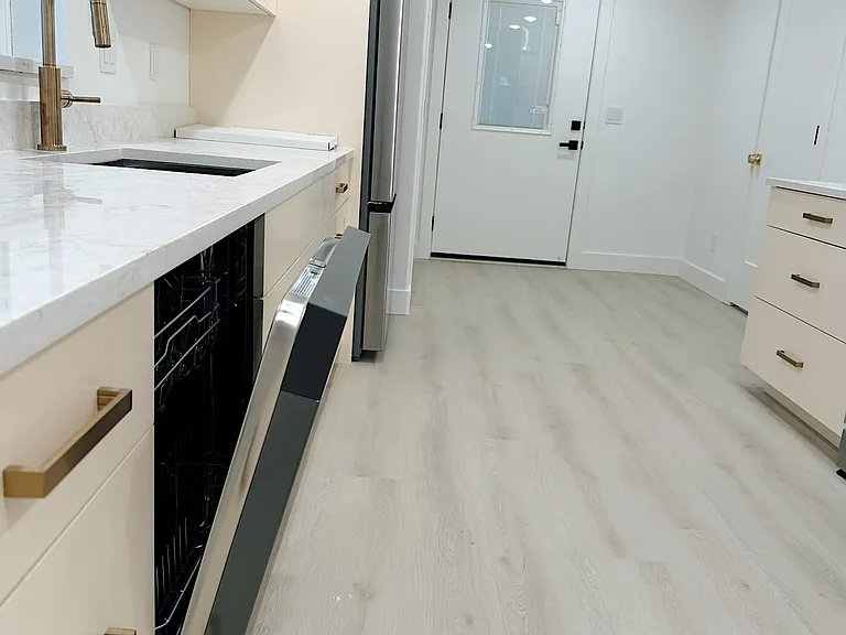 278 S 1400 W — Photo 3