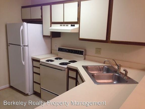 3rd image of 100 Windsor Ln