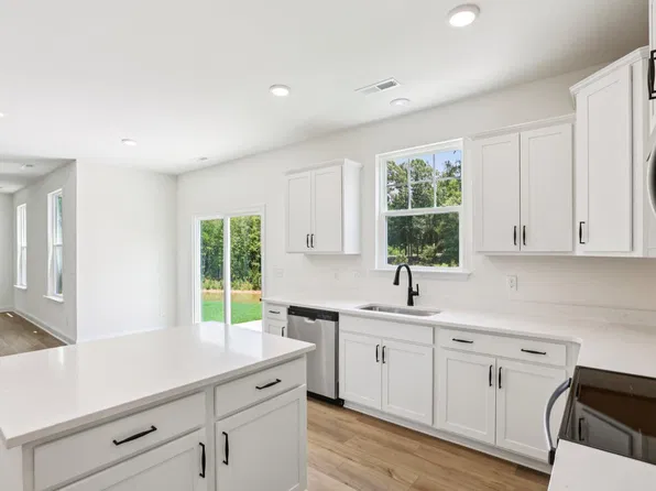 1408 Briar Brook Ln, Zebulon, NC 27597
