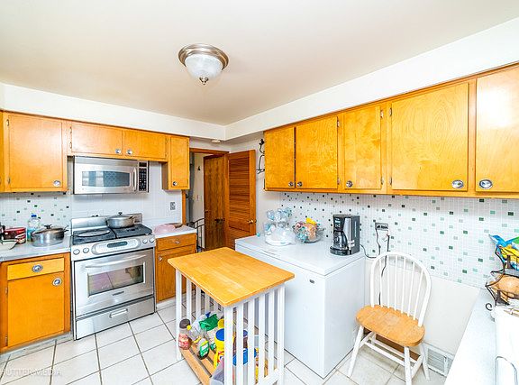 4th image of 324 E Hirsch Ave