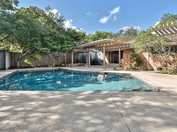 4th image of 6750 Greenwich Ln
