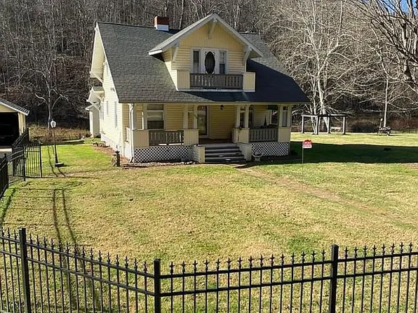 10186 Charleston Rd, Walton, WV 25286