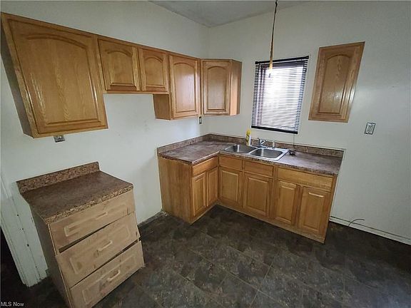 3rd image of 7008 Hosmer Ave