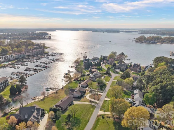 18726 Bluff Point Rd, Cornelius, NC 28031