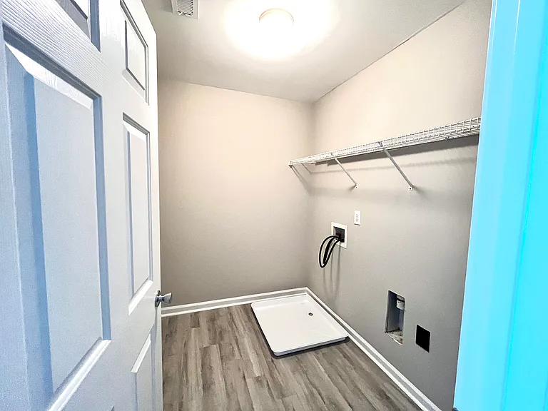 1044 Jade Ln — Photo 17