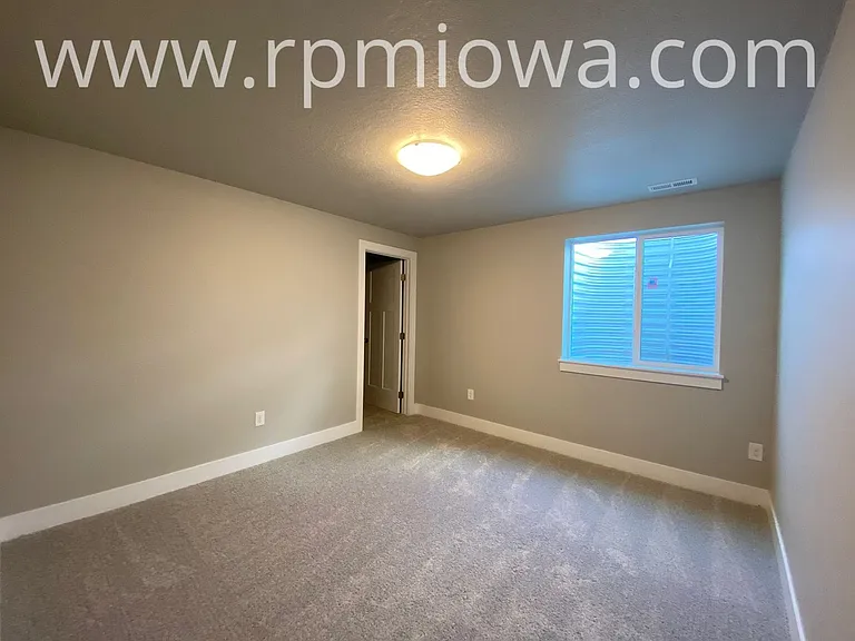 740 SE Drumlin Dr — Photo 10