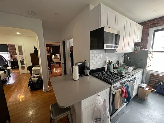 Rented by Voro New York | media 32