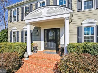 10868 Meadow Pond Ln, Oakton, VA 22124